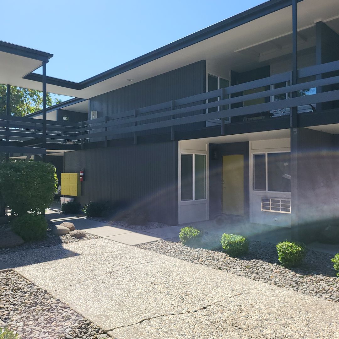 Reno Apartment: 300 W Pueblo Street