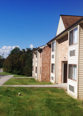 2 BD, 1 BA, Refrigerator, Stove, Quiet Neighborhood!