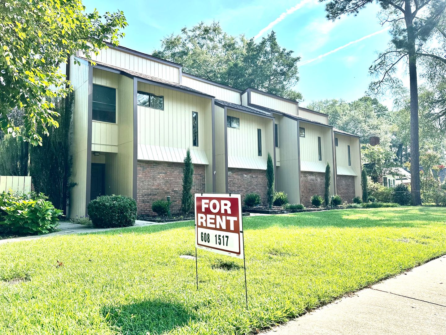 Columbia Apartment: 3621 Wilmot Ave