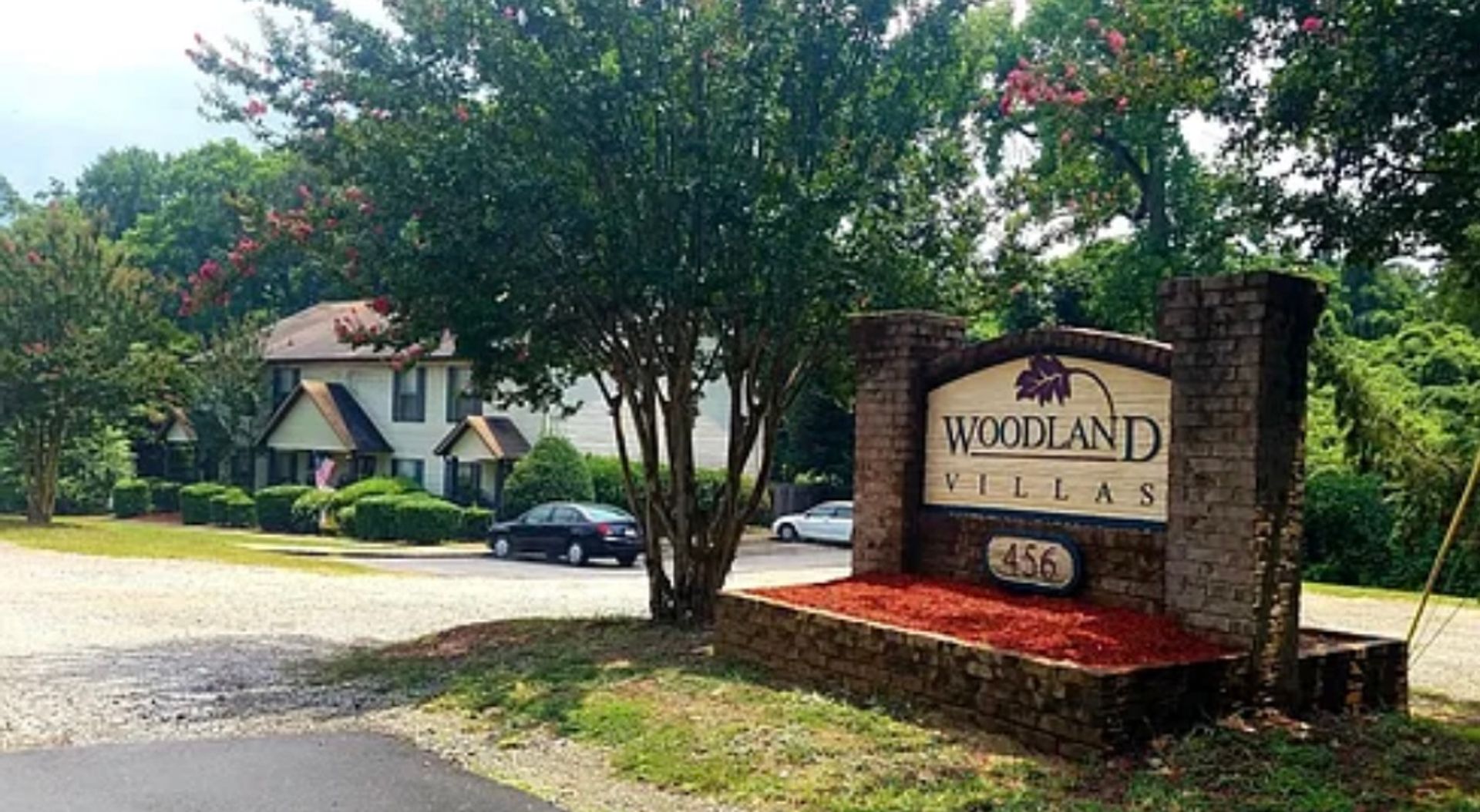 Lexington Apartment: 456 S. Church St