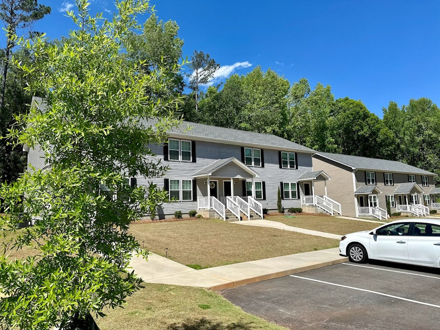 Lexington Apartment: 456 S. Church St