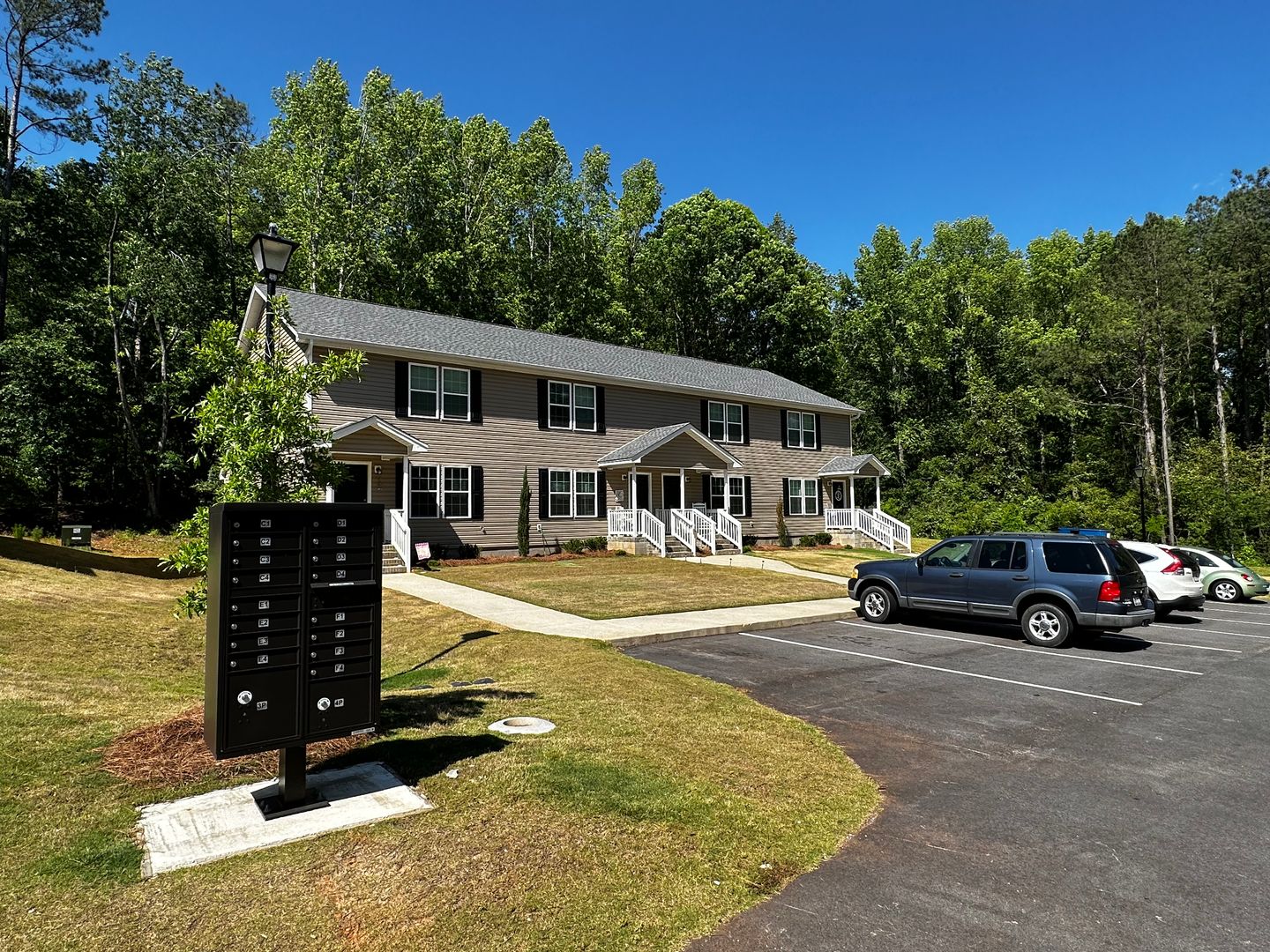 Lexington Apartment: 456 S. Church St