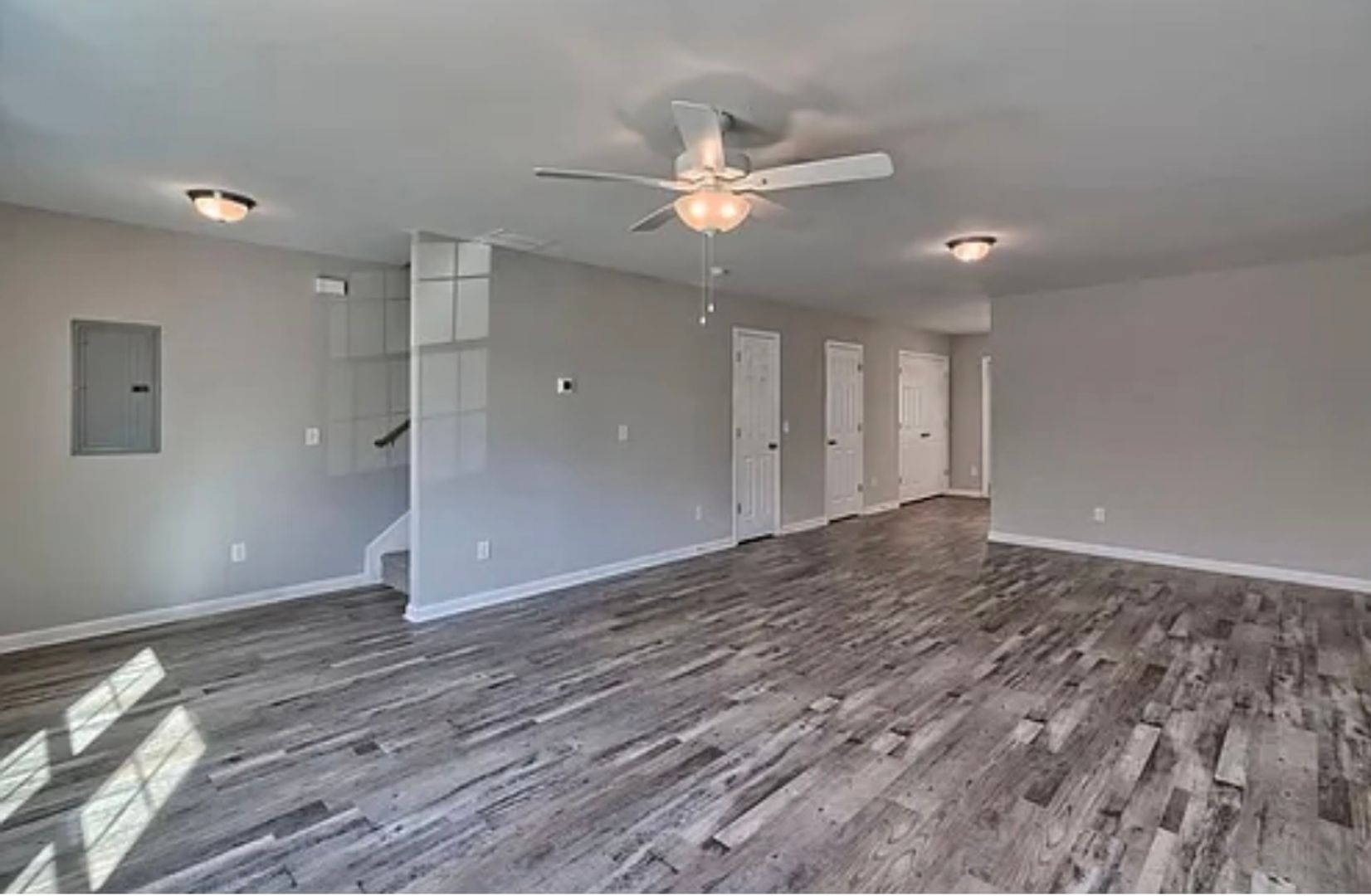 Lexington Apartment: 456 S. Church St