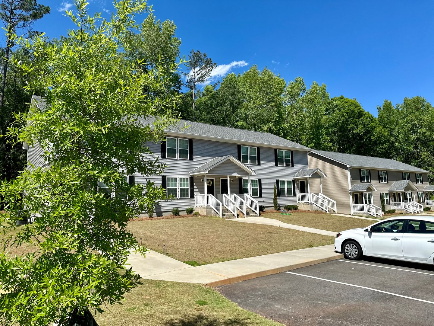 Lexington Apartment: 456 S. Church St