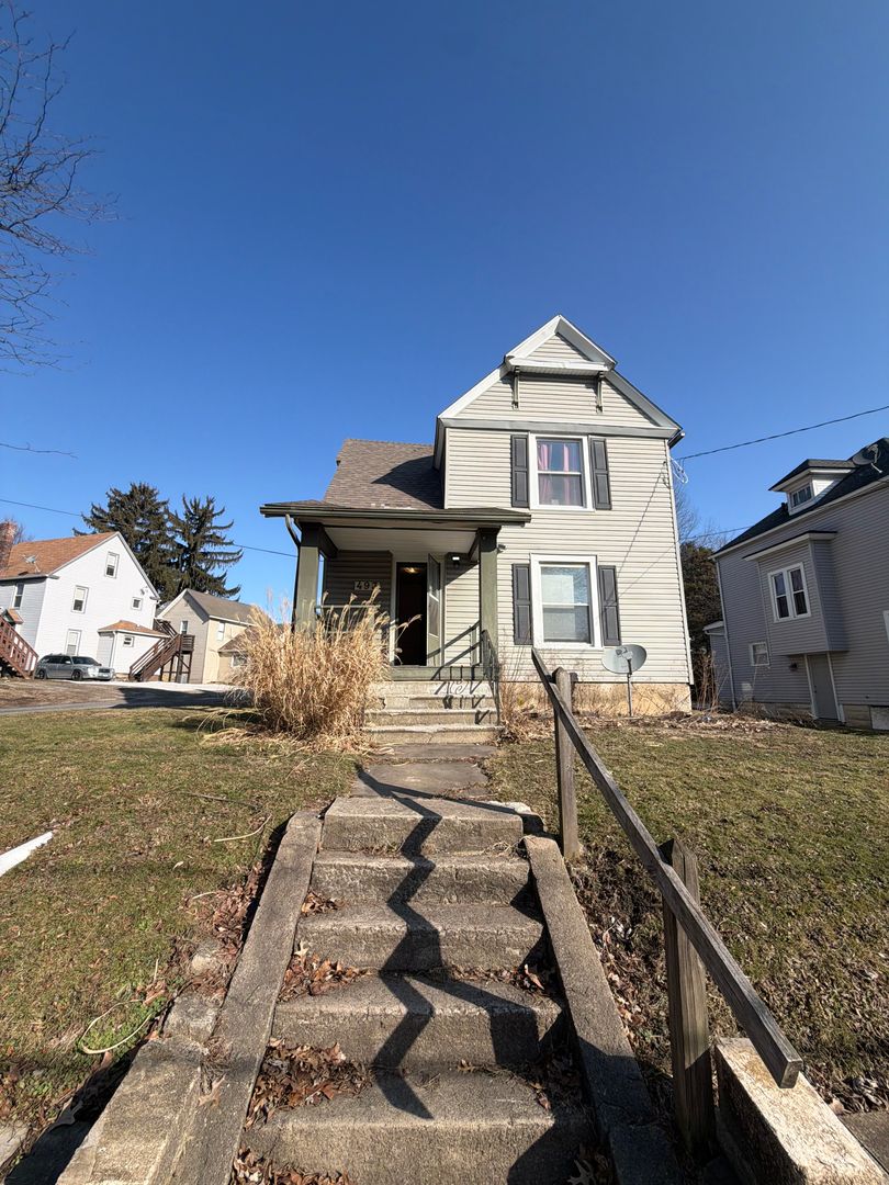 Akron Apartment: 493 Gage Street