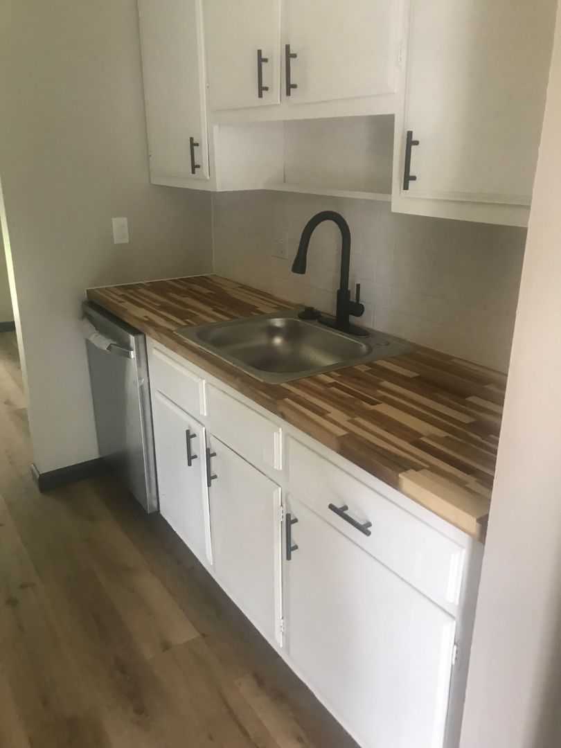 Mentor Apartment: 7155 Hart Street