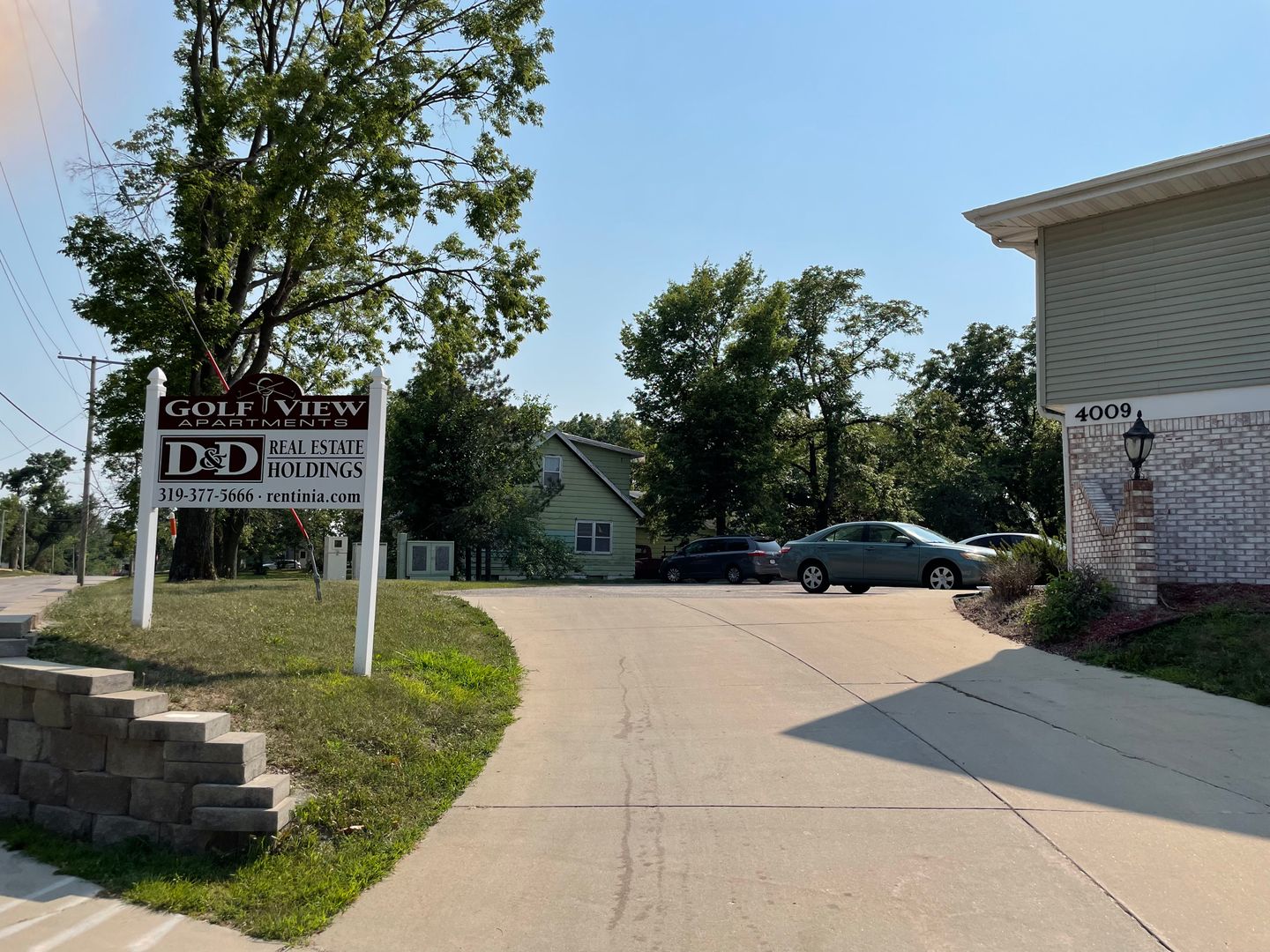 Cedar Rapids Apartment: 4009 Oakland Rd NE