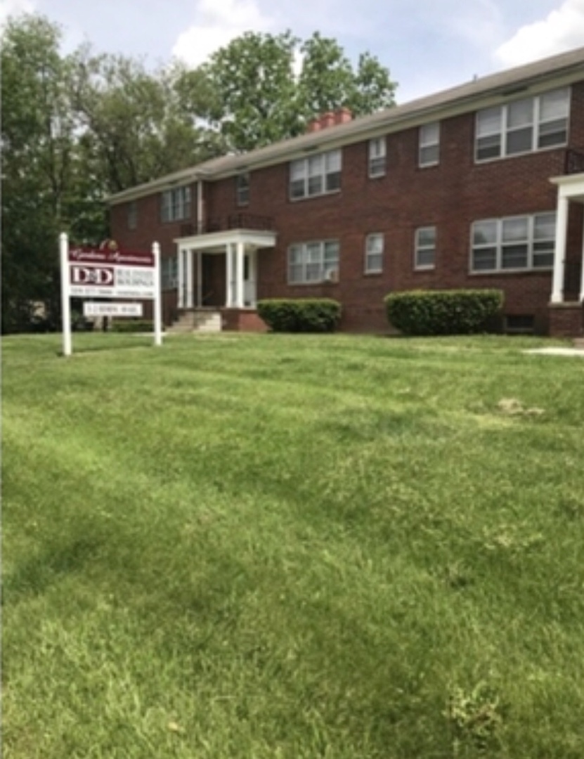 Cedar Rapids Apartment: 1300-1500 Oakland Rd NE