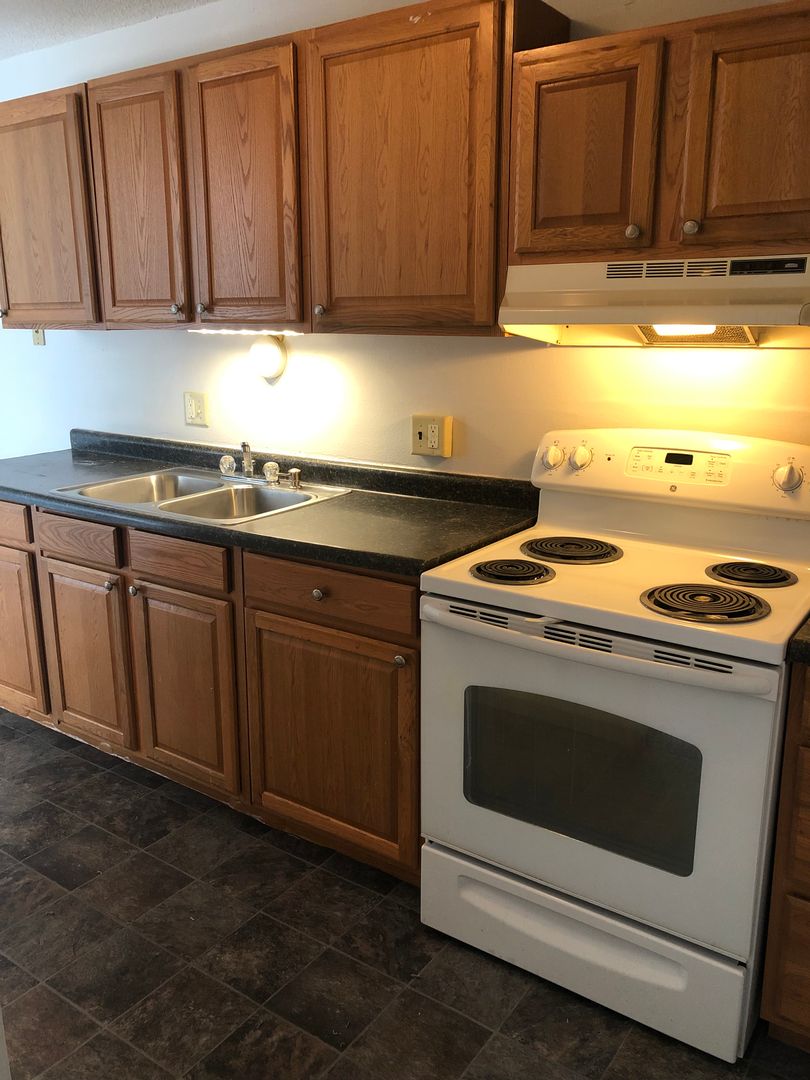 Cedar Rapids Apartment: 2030 1st Ave NE
