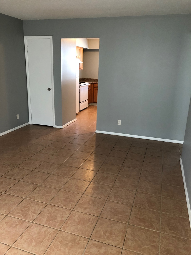 Cedar Rapids Apartment: 3311, 3321 and 3333 Pioneer Ave SE