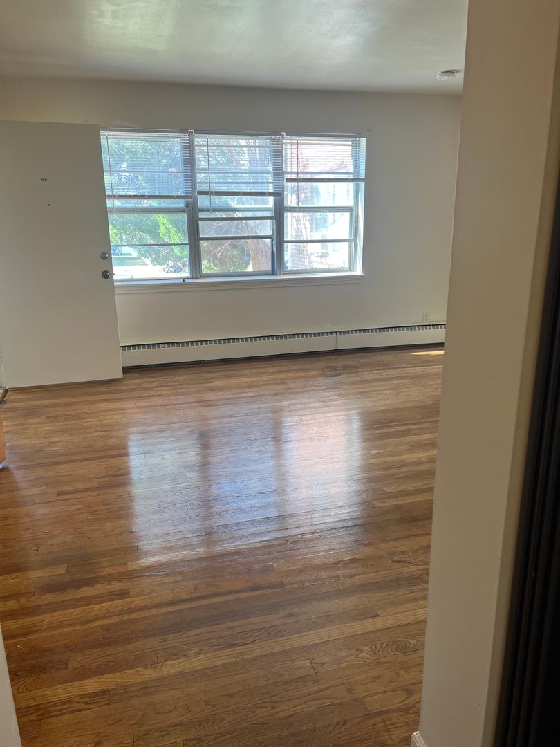 Cedar Rapids Apartment: 1300-1500 Oakland Rd NE