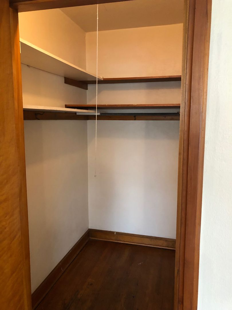 Cedar Rapids Apartment: 1834 1st Ave NE