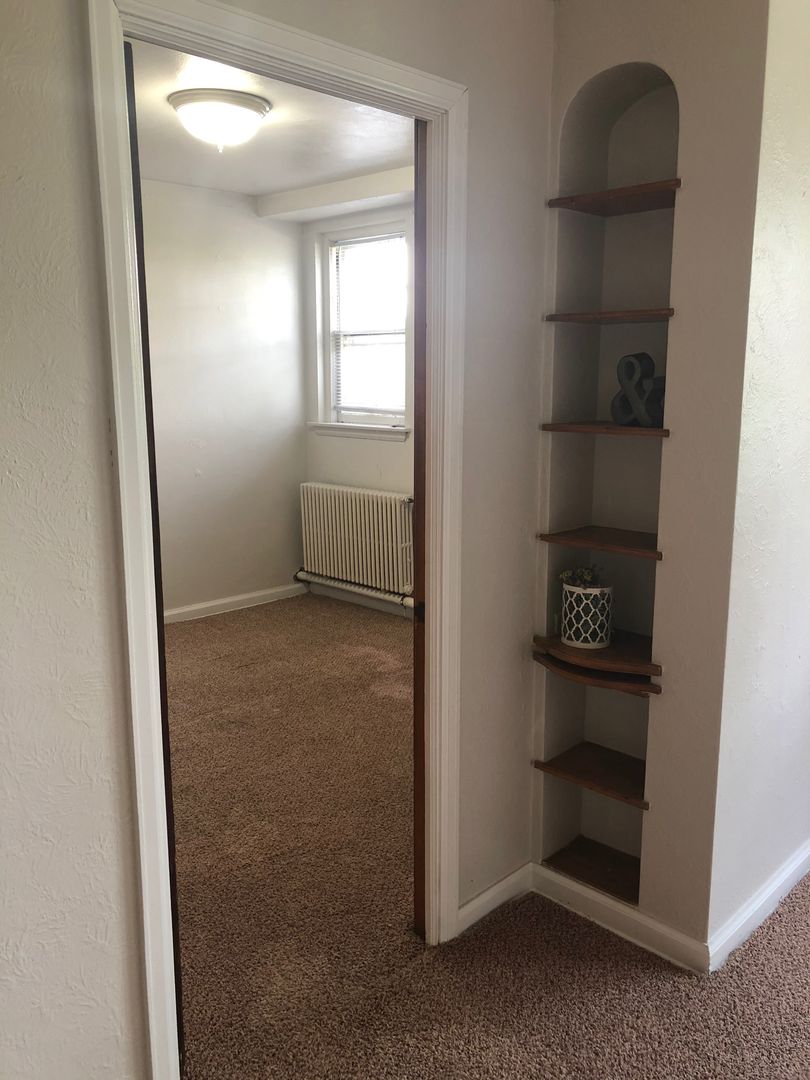 Cedar Rapids Apartment: 1834 1st Ave NE