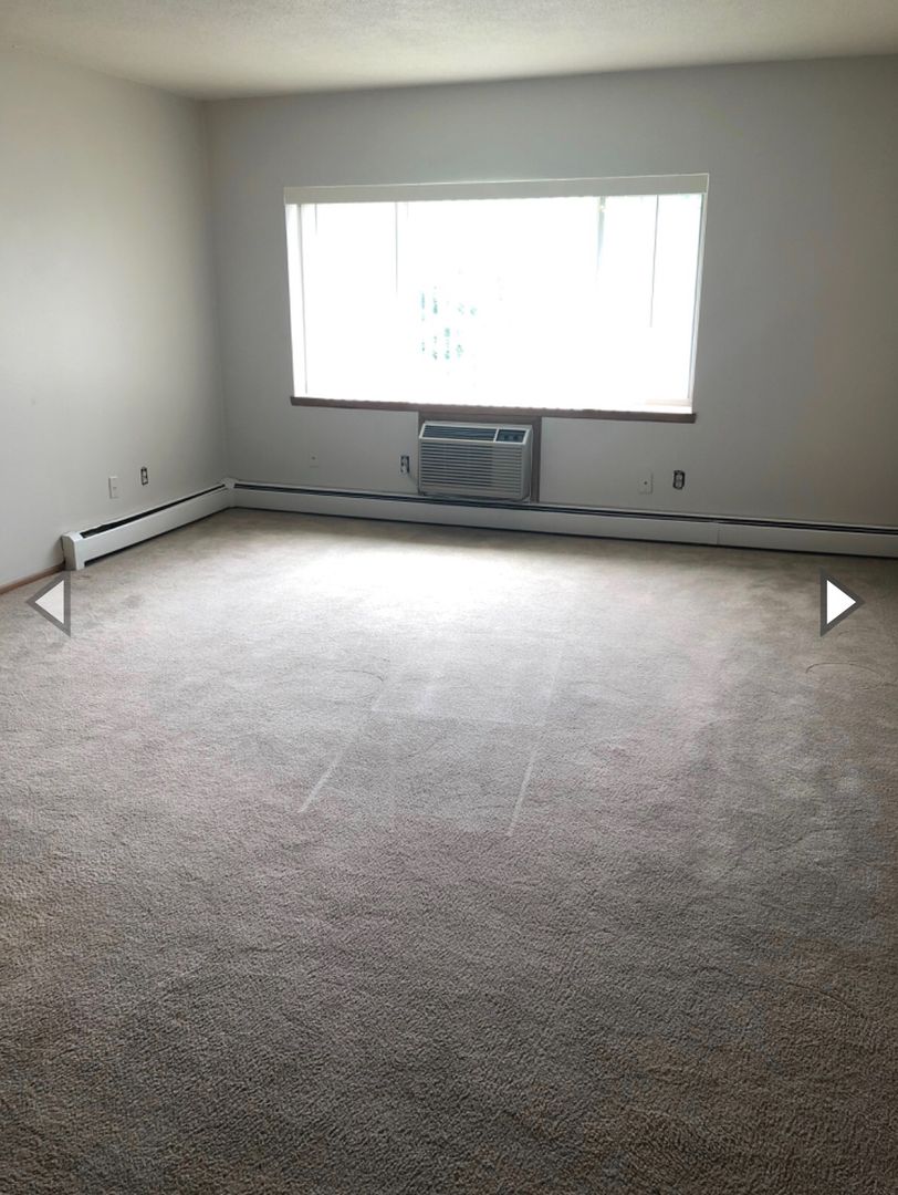 Cedar Rapids Apartment: 2030 1st Ave NE