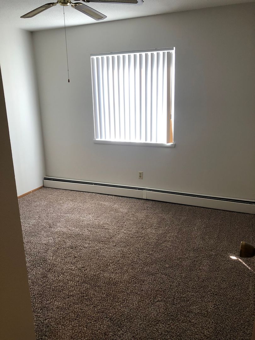 Cedar Rapids Apartment: 2030 1st Ave NE