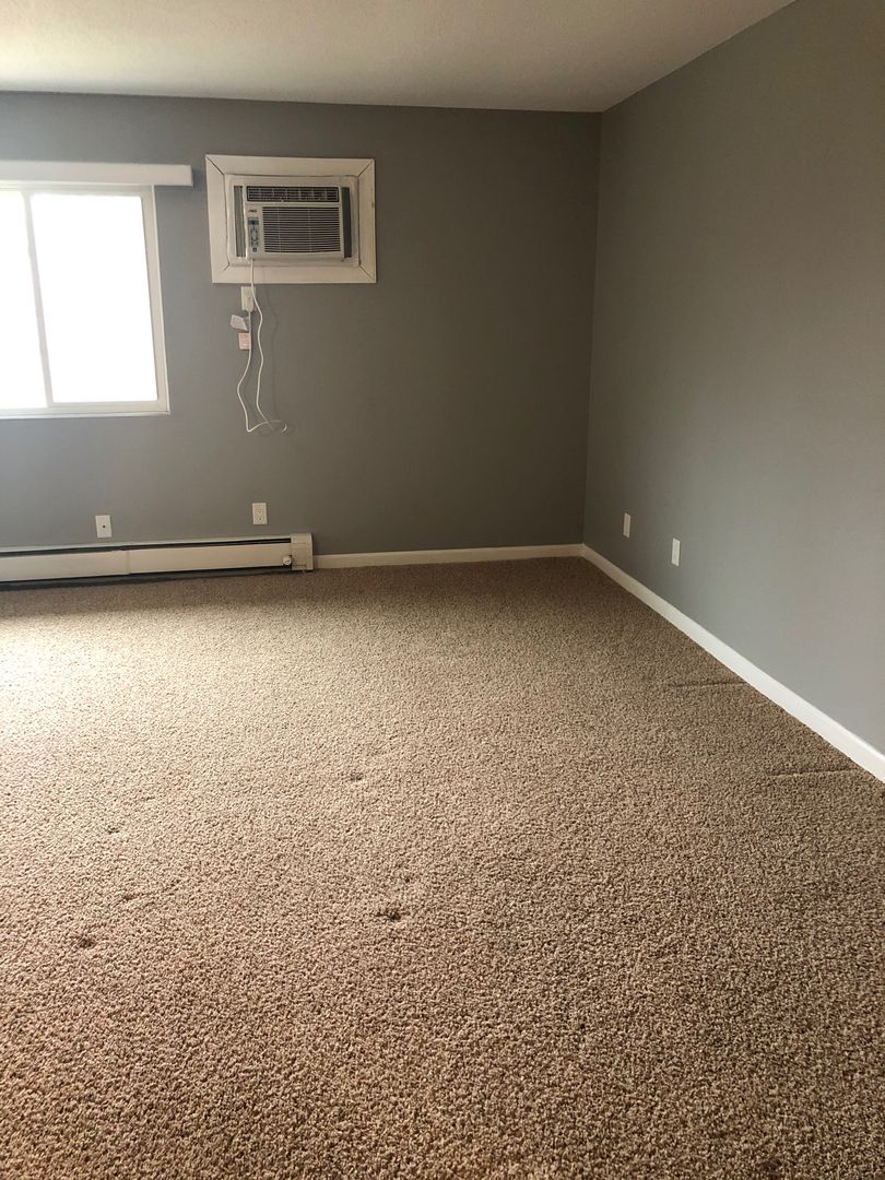 Hiawatha Apartment: 285 Robins Rd