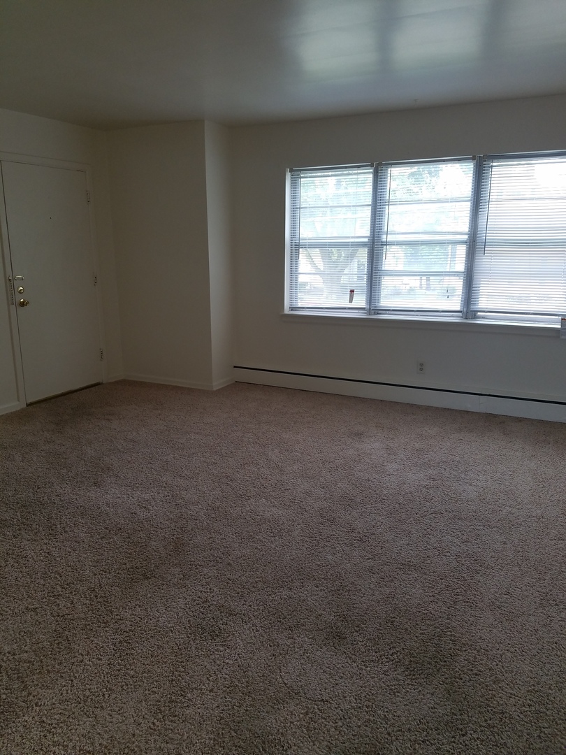 Cedar Rapids Apartment: 1300-1500 Oakland Rd NE