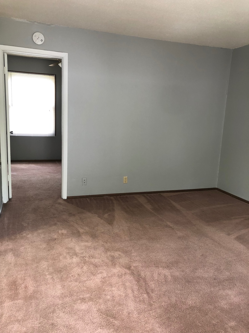 Cedar Rapids Apartment: 1553 E Ave NE