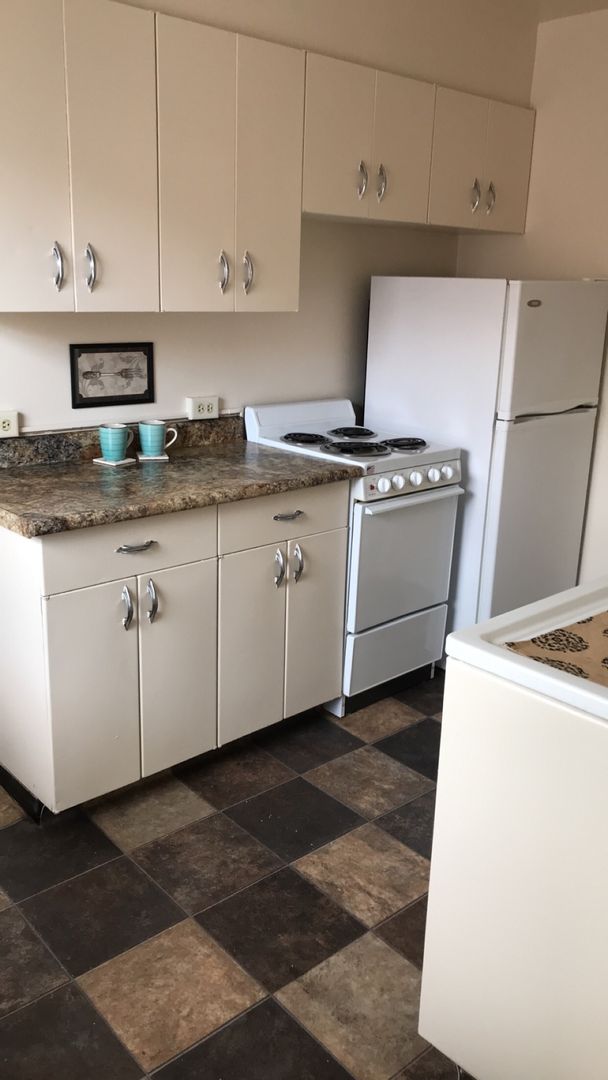 Cedar Rapids Apartment: 1300-1500 Oakland Rd NE