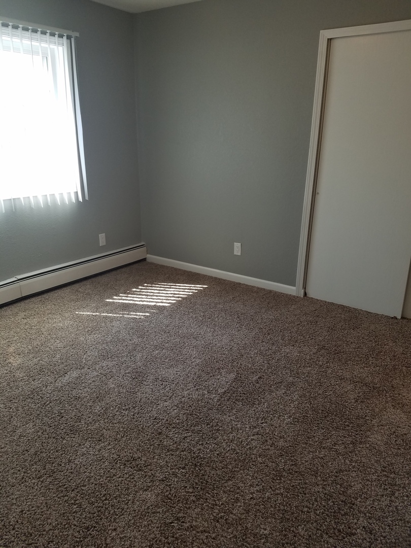 Hiawatha Apartment: 285 Robins Rd