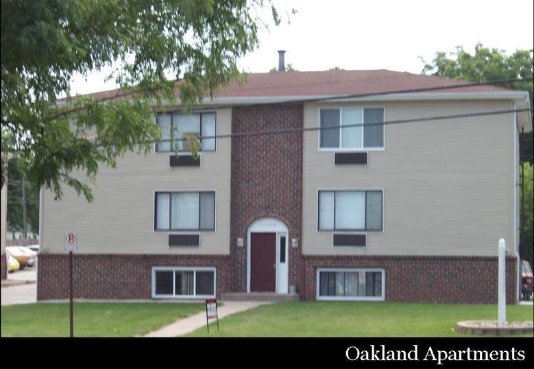 Cedar Rapids Apartment: 3300-3312 Oakland Rd Ne