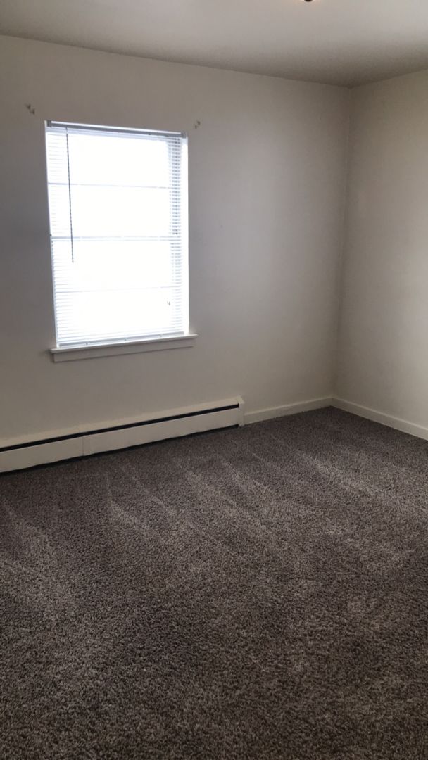 Cedar Rapids Apartment: 1300-1500 Oakland Rd NE