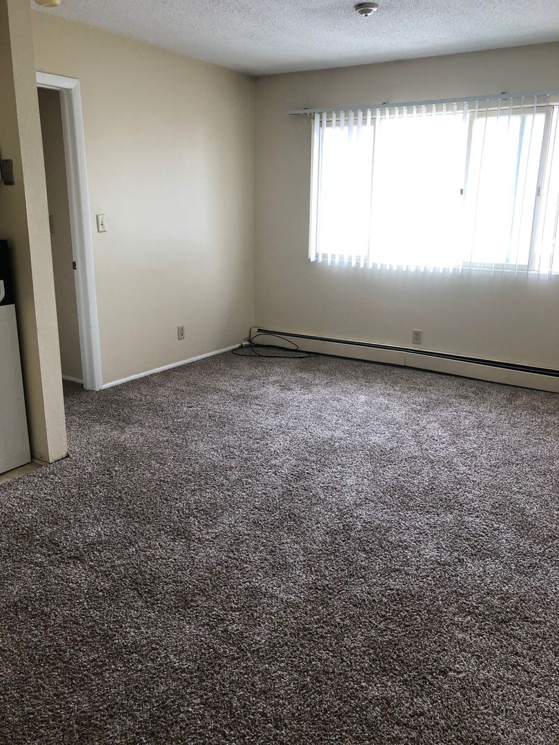 Marion Apartment: 1345-1365 Meadowview Dr