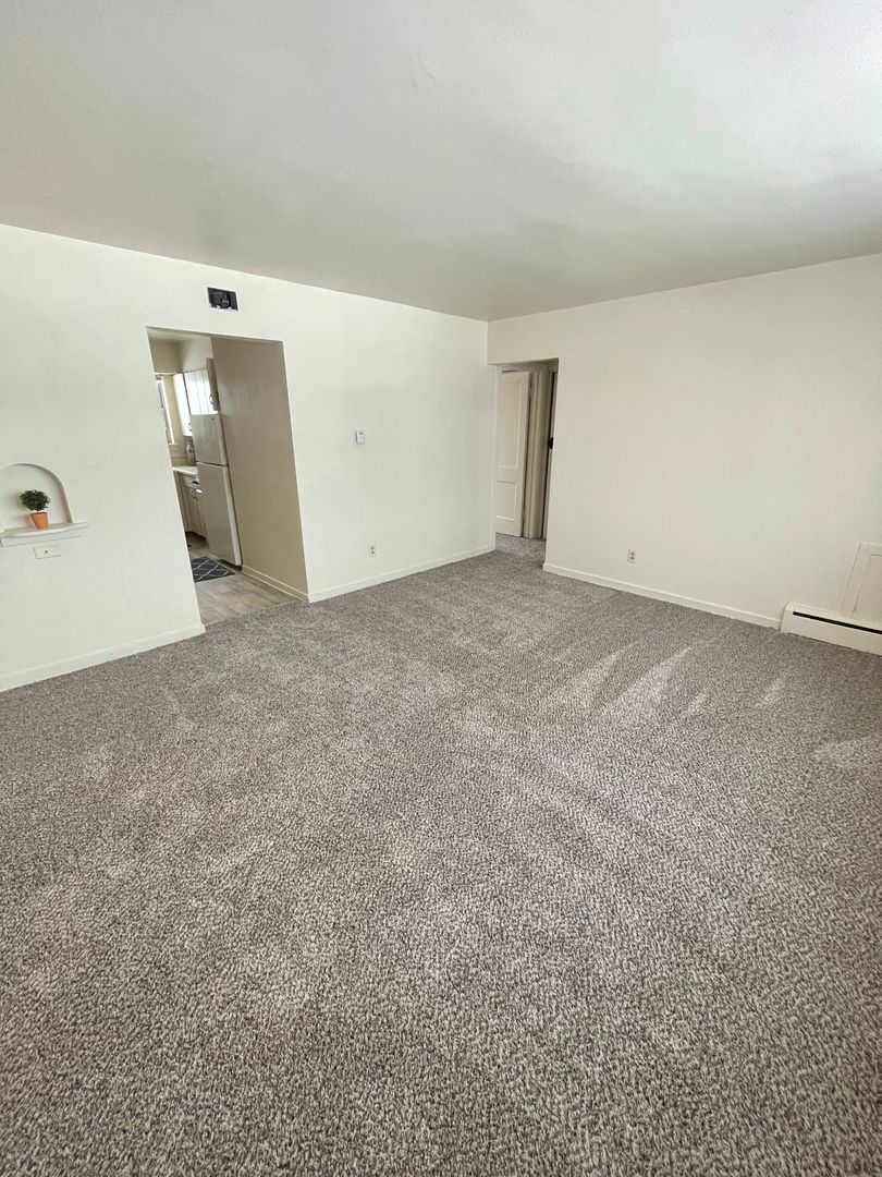 Cedar Rapids Apartment: 1300-1500 Oakland Rd NE