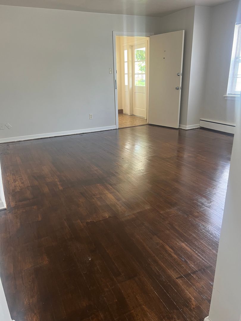 Cedar Rapids Apartment: 1300-1500 Oakland Rd NE