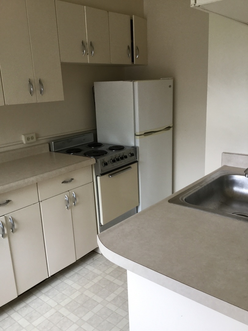 Cedar Rapids Apartment: 1300-1500 Oakland Rd NE