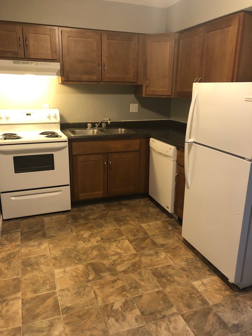 Hiawatha Apartment: 285 Robins Rd