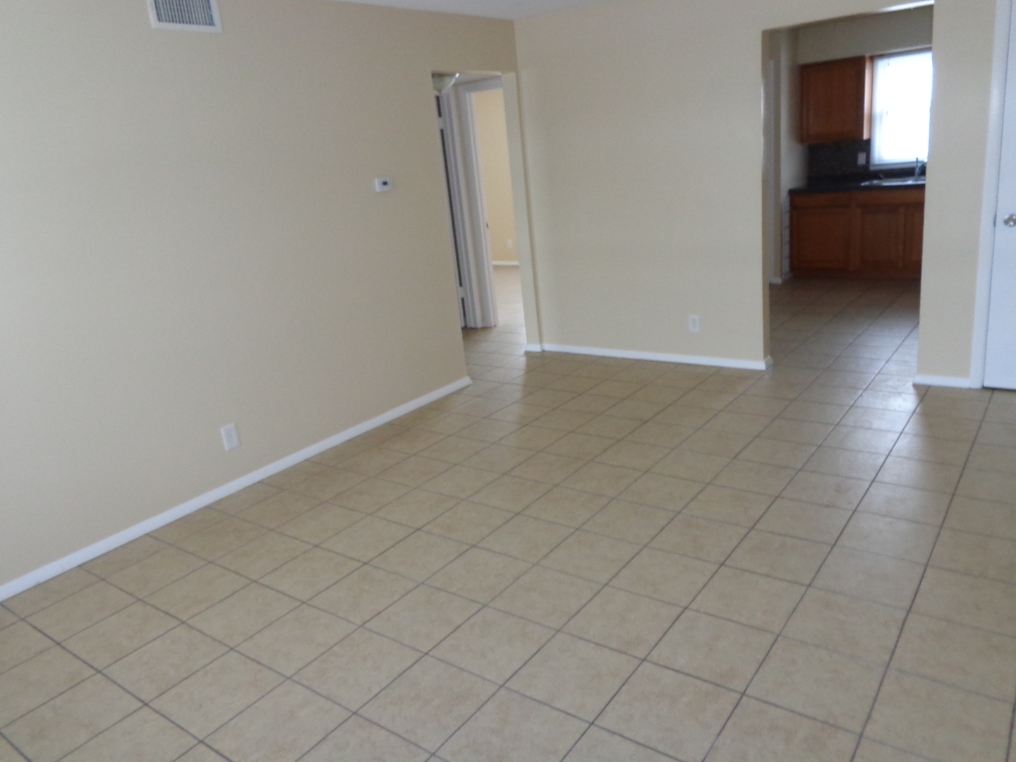 Cedar Rapids Apartment: 3311, 3321 and 3333 Pioneer Ave SE