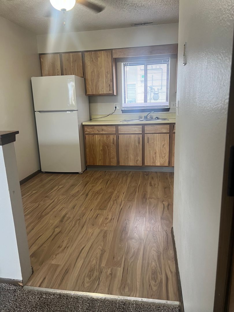Marion Apartment: 4641 Vasey Ave