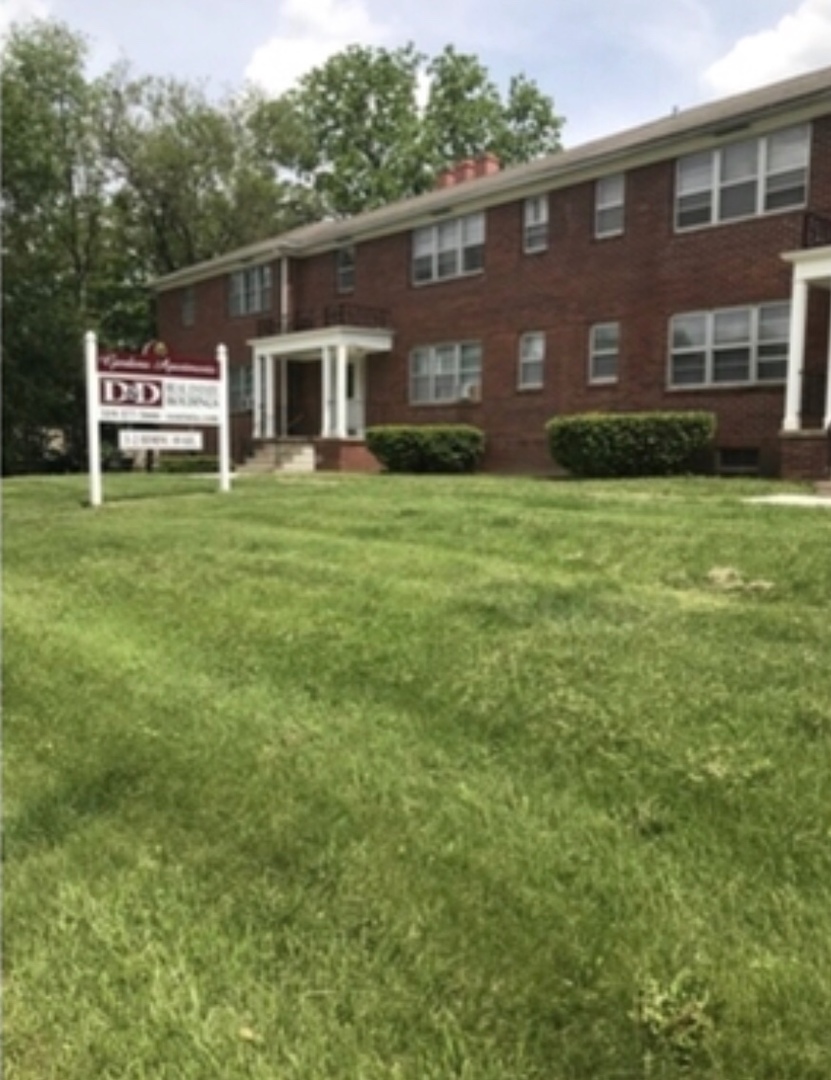 Cedar Rapids Apartment: 1300-1500 Oakland Rd NE