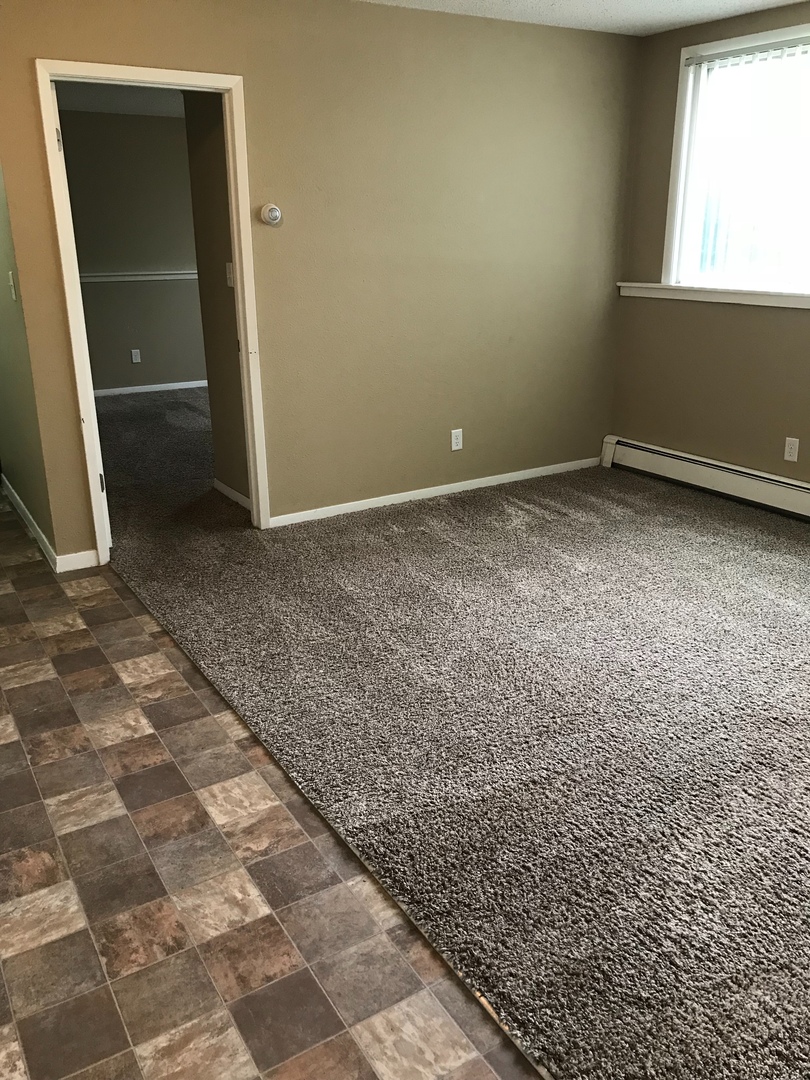 Cedar Rapids Apartment: 173-177 16th Ave SW