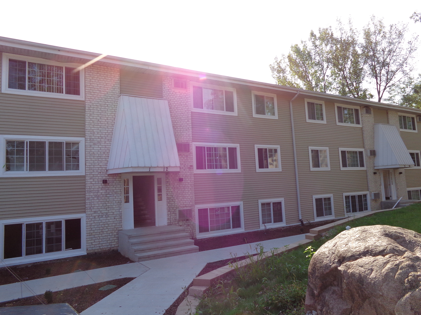 Hiawatha Apartment: 285 Robins Rd