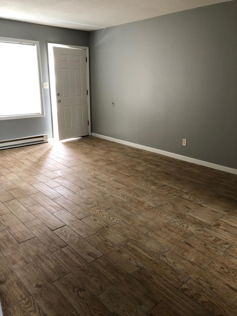 Cedar Rapids Apartment: 3311, 3321 and 3333 Pioneer Ave SE