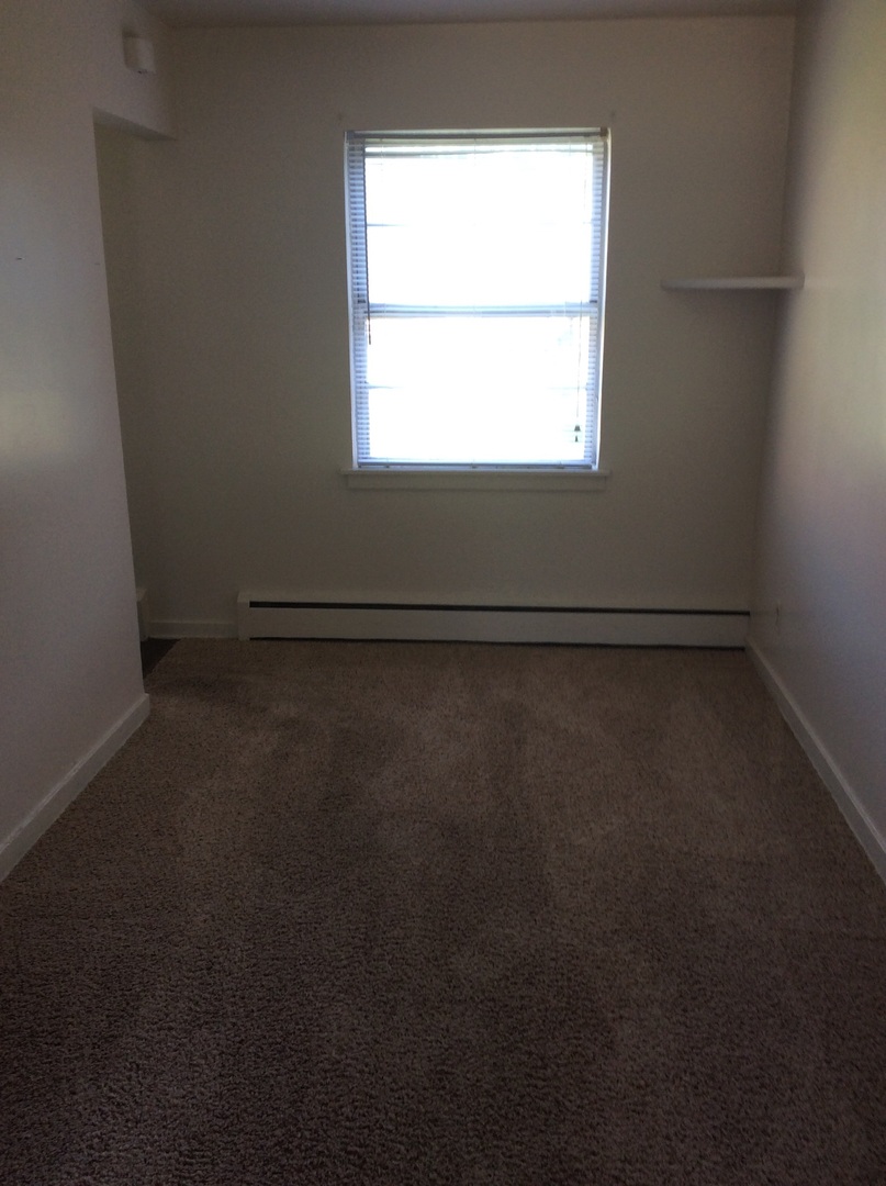 Cedar Rapids Apartment: 1300-1500 Oakland Rd NE