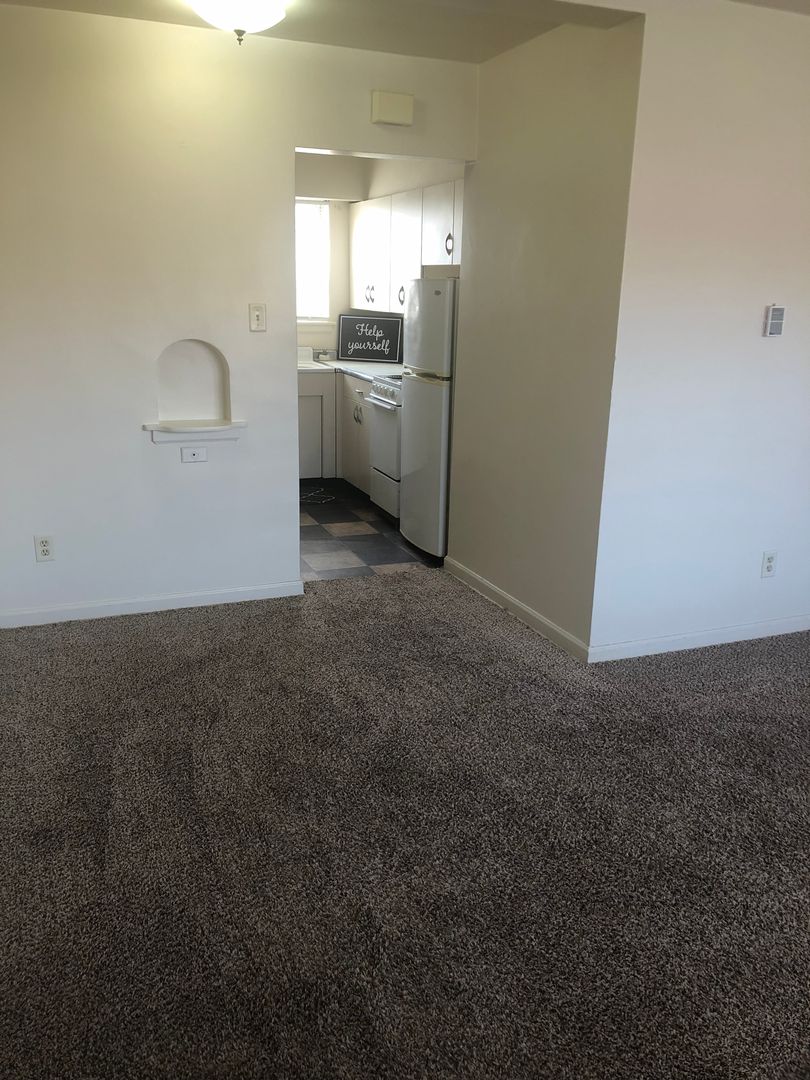Cedar Rapids Apartment: 1300-1500 Oakland Rd NE