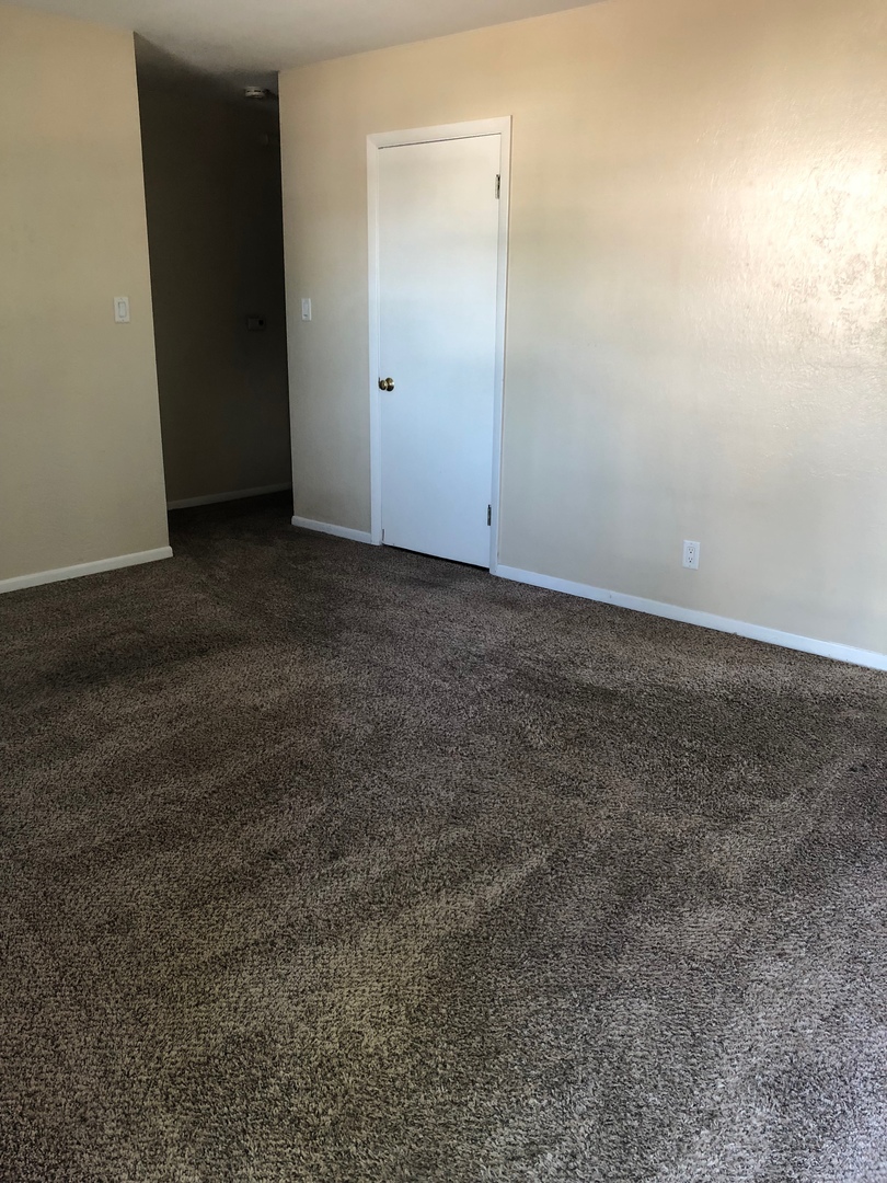 Cedar Rapids Apartment: 1528-1530 Seminole Ave NW