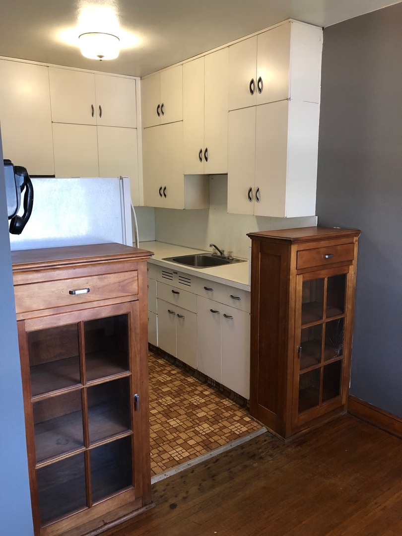 Cedar Rapids Apartment: 1834 1st Ave NE