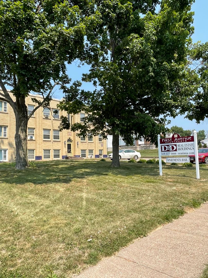 Cedar Rapids Apartment: 1834 1st Ave NE
