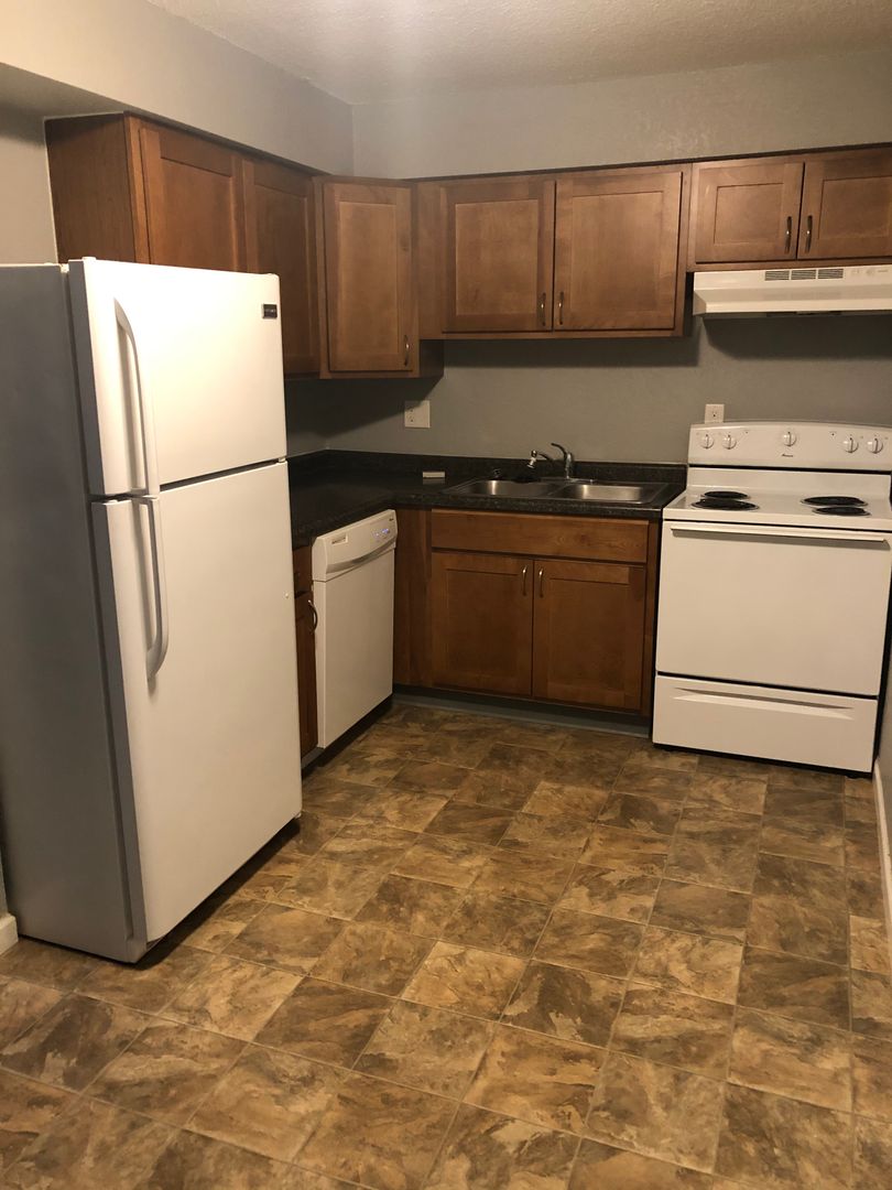 Hiawatha Apartment: 285 Robins Rd