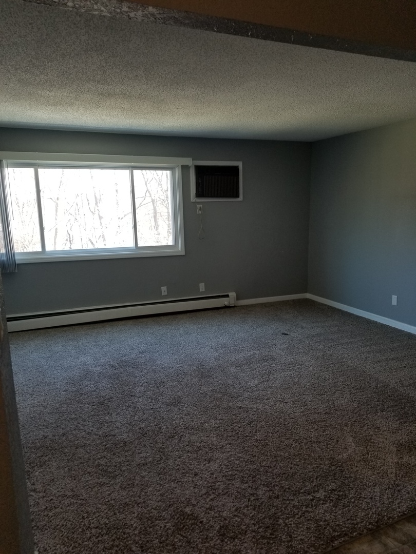 Hiawatha Apartment: 285 Robins Rd