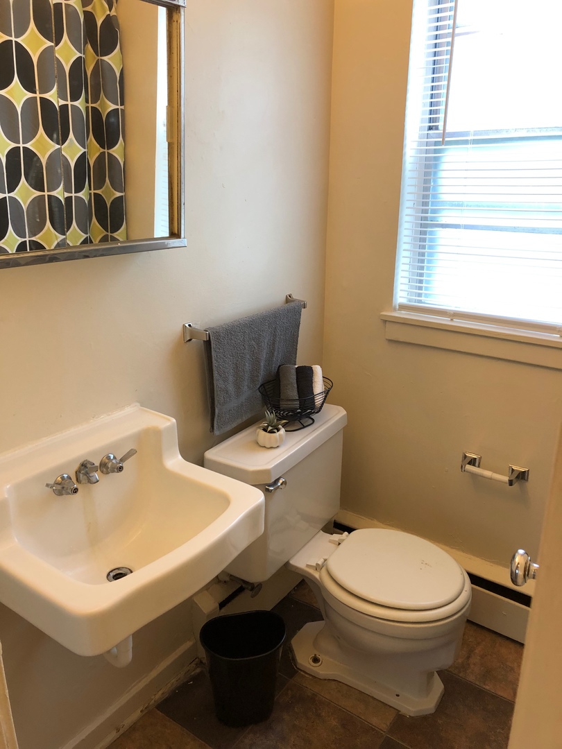 Cedar Rapids Apartment: 1300-1500 Oakland Rd NE