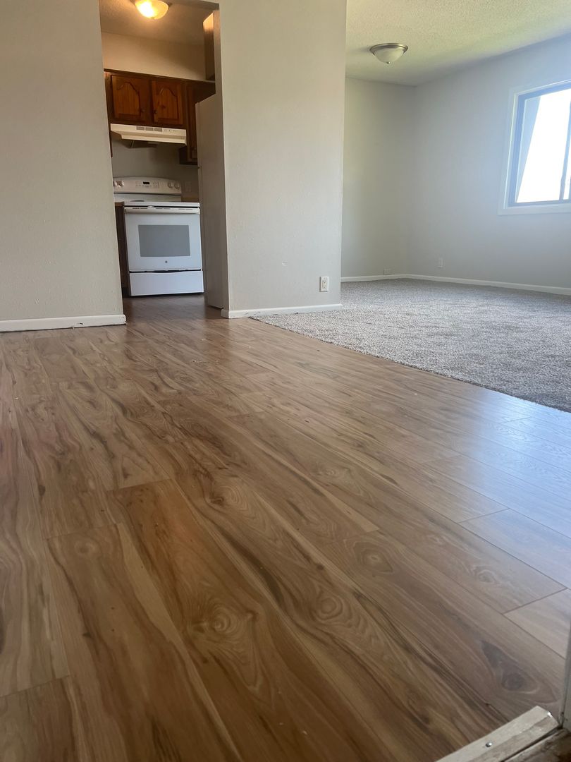 Cedar Rapids Apartment: 4013 Westover Rd SE