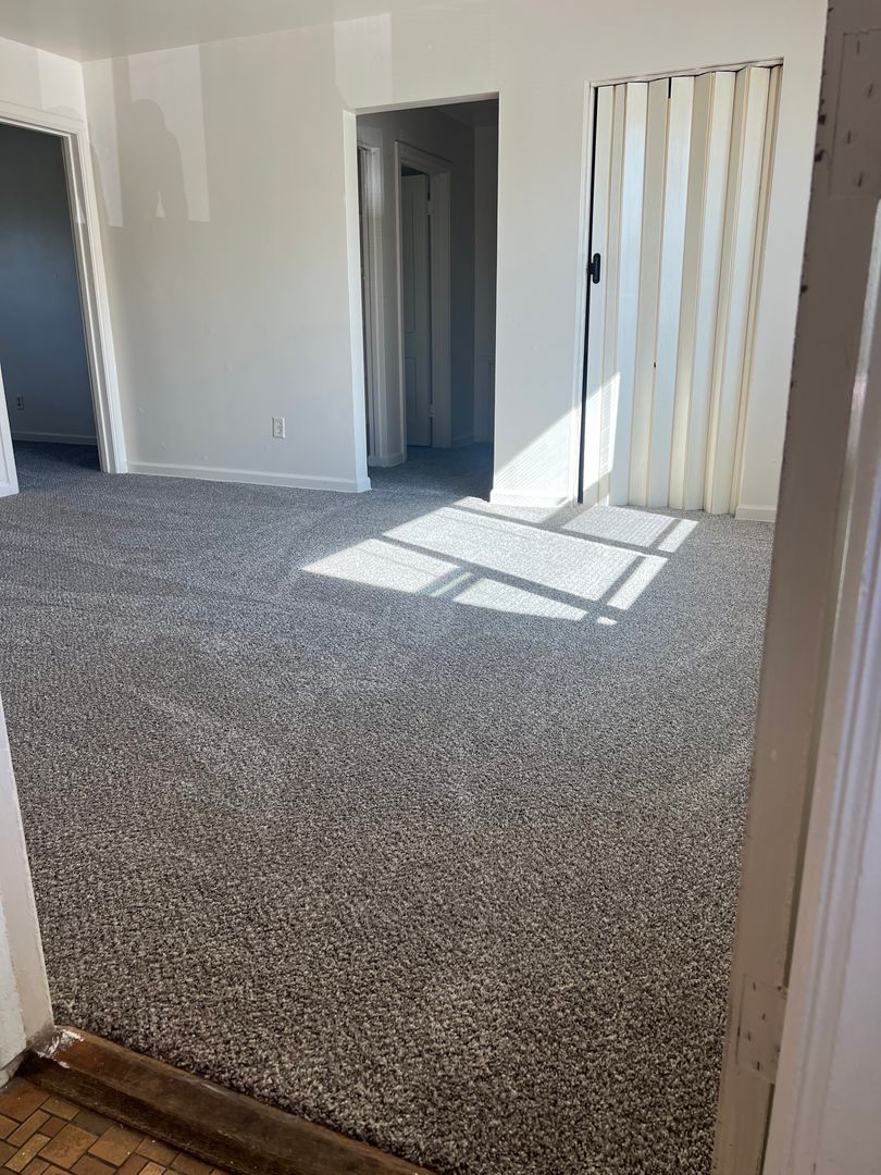 Cedar Rapids Apartment: 1300-1500 Oakland Rd NE