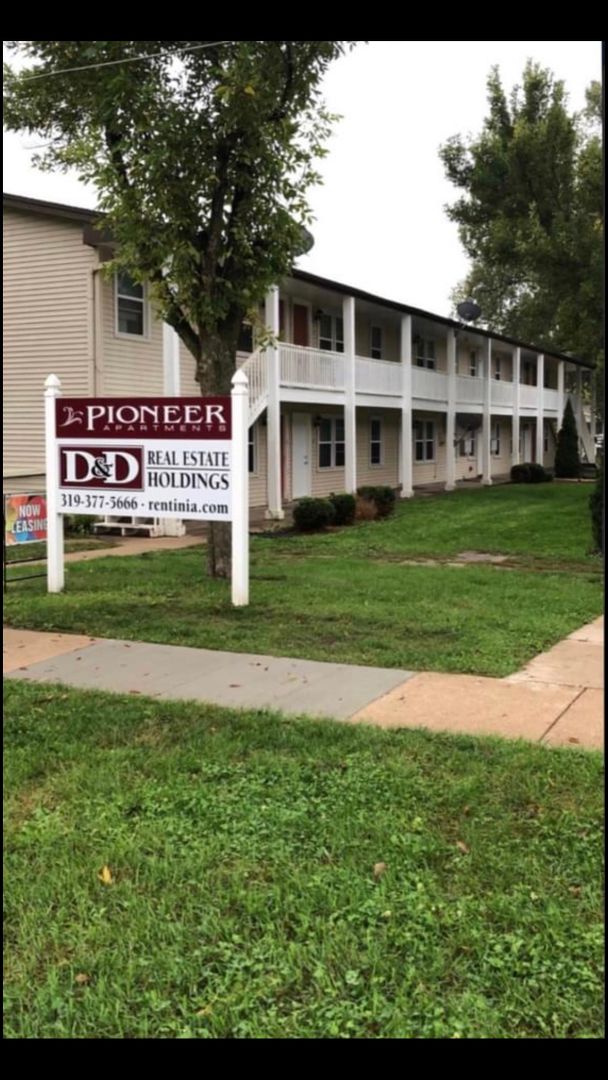Cedar Rapids Apartment: 3311, 3321 and 3333 Pioneer Ave SE