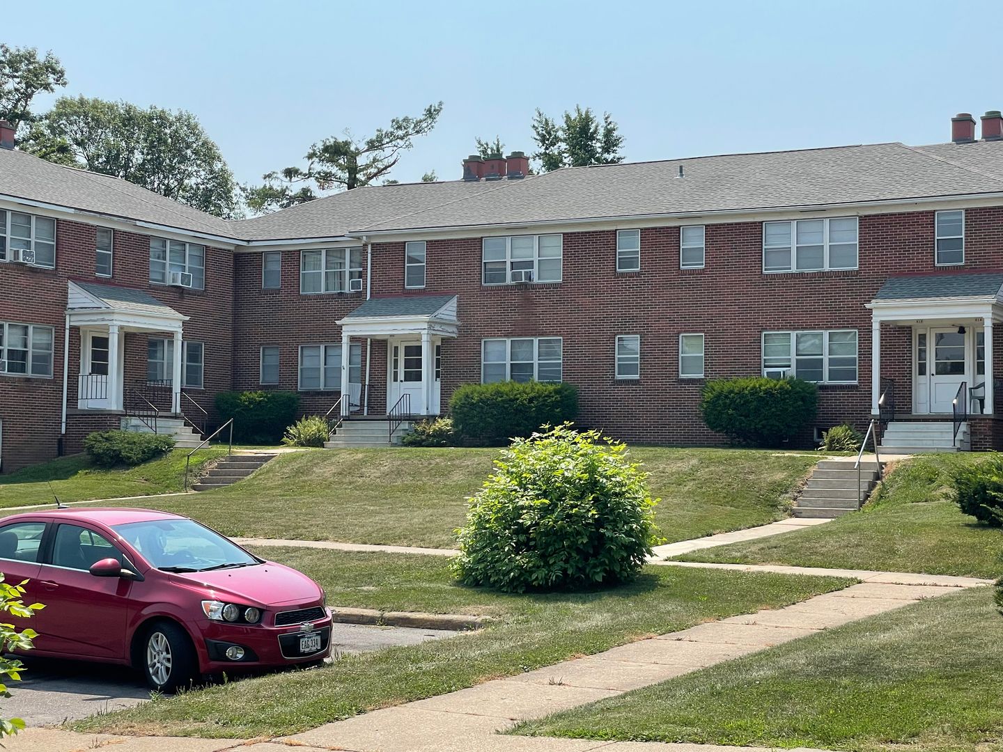 Cedar Rapids Apartment: 1300-1500 Oakland Rd NE