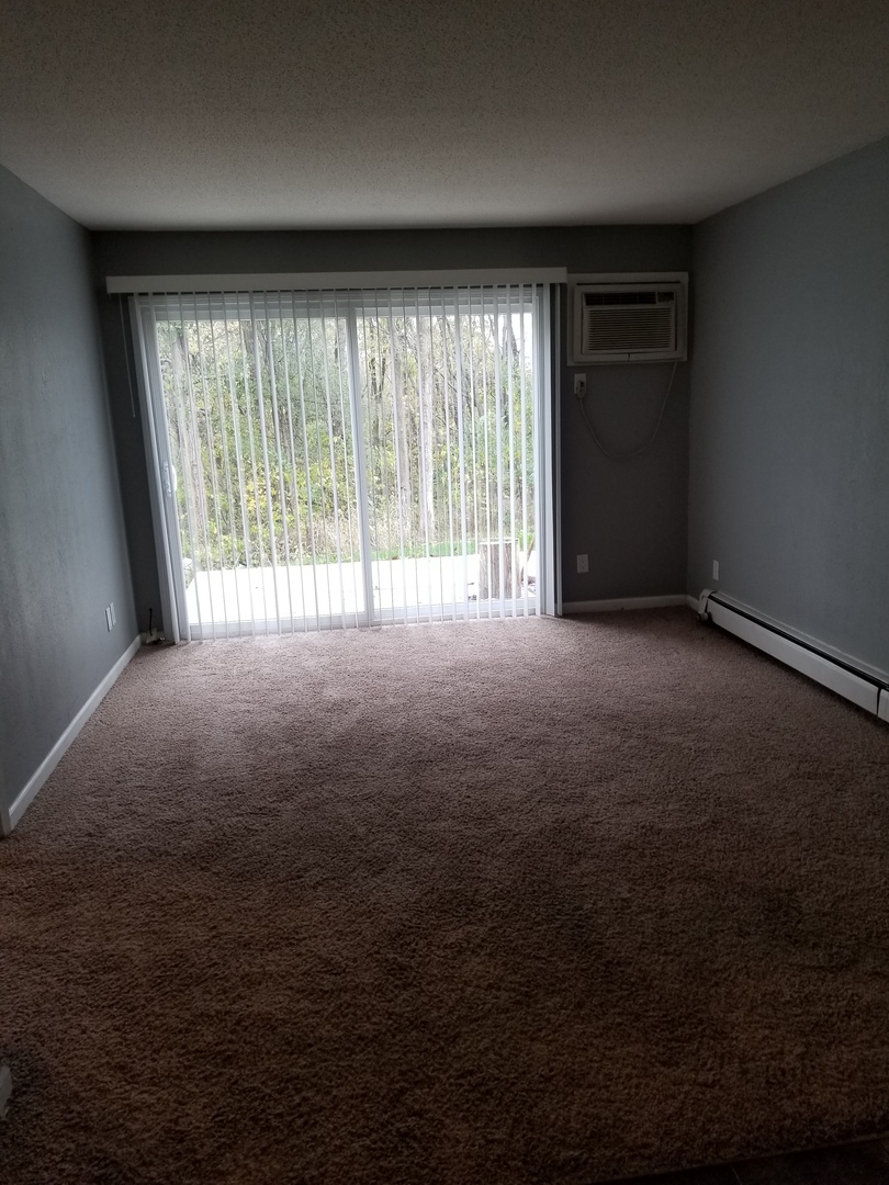 Hiawatha Apartment: 285 Robins Rd
